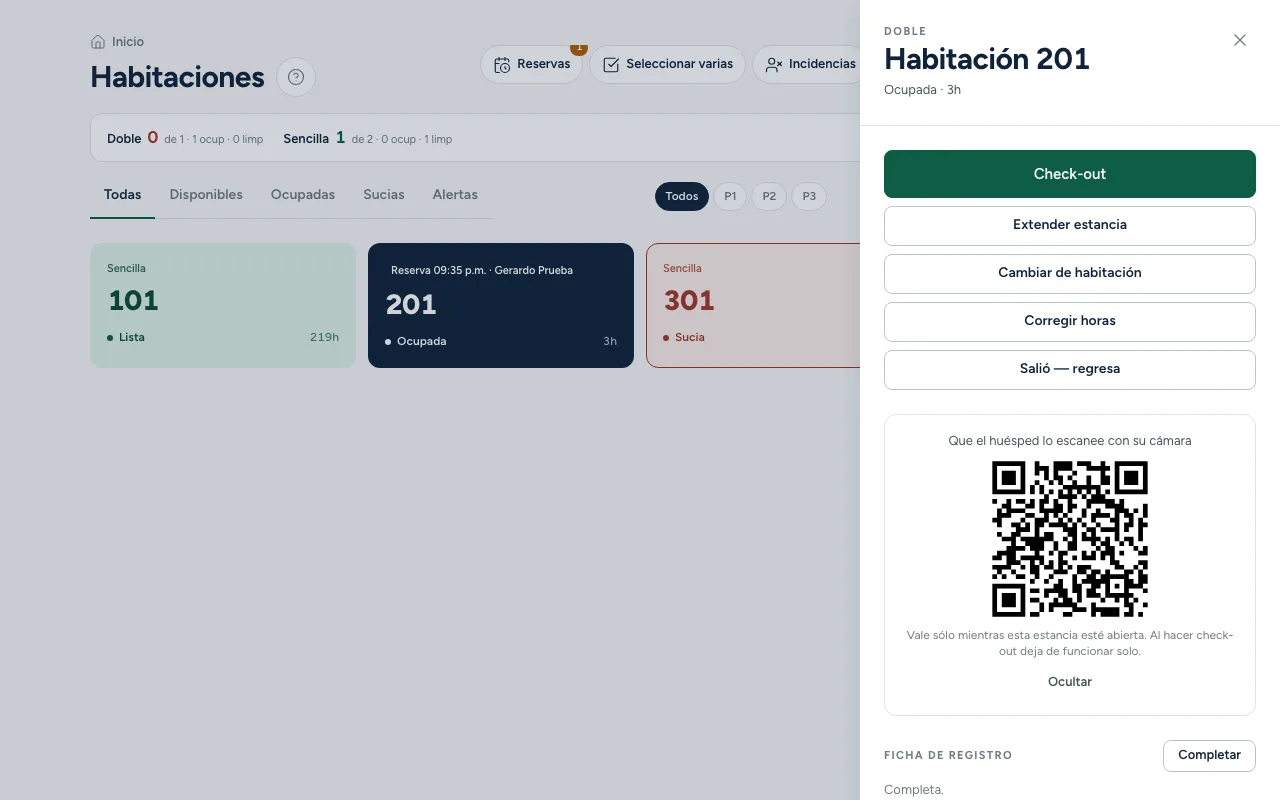 El panel de una habitación ocupada en INNKEY, con el código QR que el huésped escanea para pedir a su cuenta y la nota de que deja de funcionar al hacer check-out